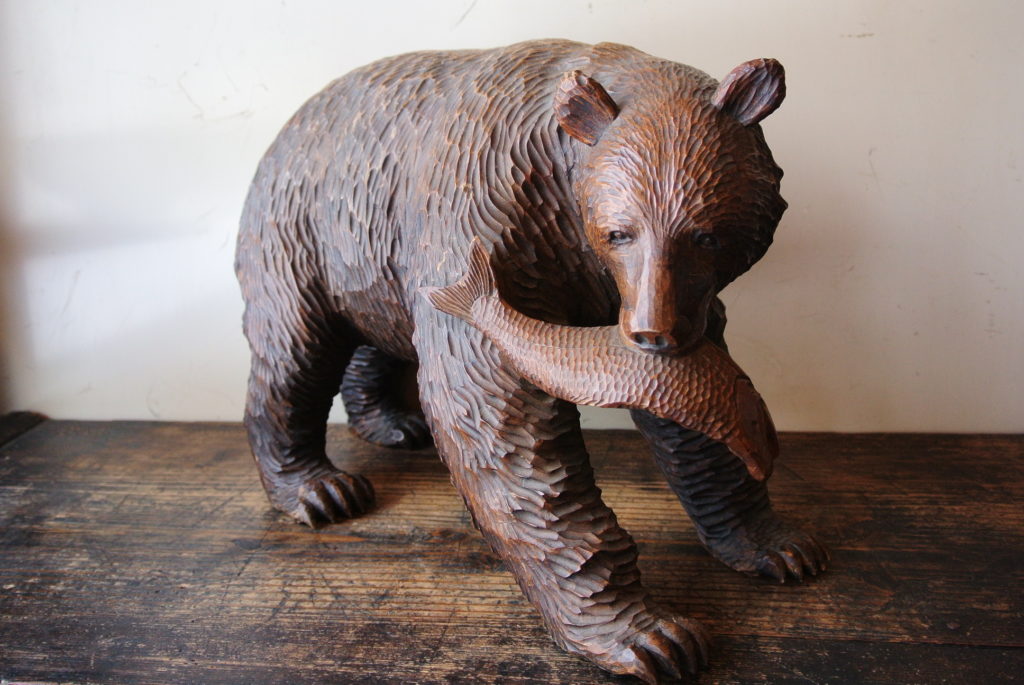 木彫りの熊 アンティーク リペイント（¥9,900） - インテリア雑貨