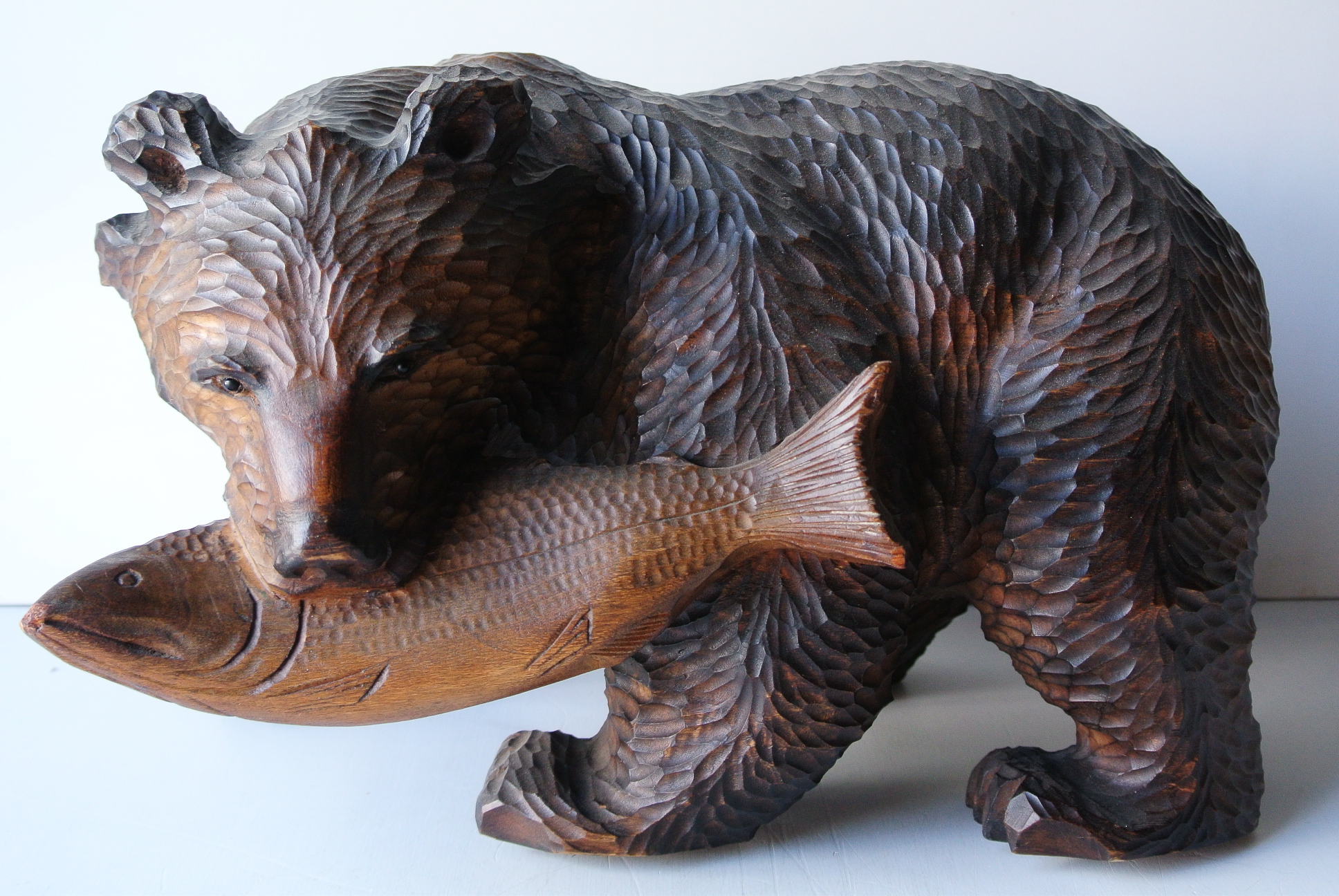 木彫り熊　鮭咥え熊　あらき作　美品